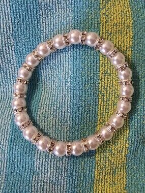 Elegant Pearl Bracelet